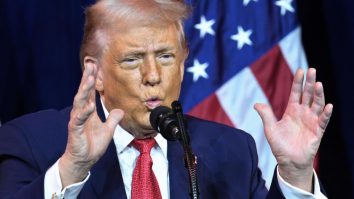 Casa Albă afirmă că forța militară este „întotdeauna o opțiune la dispoziția Comandantului Suprem” pentru a prelua Groenlanda