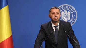 Premierul Bolojan nu a numit încă un Ministru al Educației, după demisia lui Daniel David. ANOSR îl acuză pe șeful Guvernului că „distruge învățământul superior”