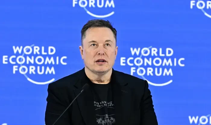 Elon Musk participă la Davos pentru prima dată, după ani de zile în care a criticat Forumul. Miliardarul trage un semnal de alarmă în privința Inteligenței Artificiale: „Ne-am putea trezi într-un film Terminator dacă nu avem grijă”