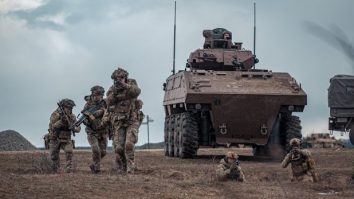 Franţa, care conduce Grupul de luptă NATO din România, se antrenează să apere o ţară din estul Europei