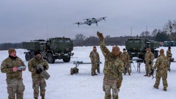 Războiul viitorului, exersat de aliaţii NATO. Polonezii şi americanii au utilizat tancuri M1A2 Abrams alături de sisteme autonome aeriene într-un exerciţiu cu trageri reale