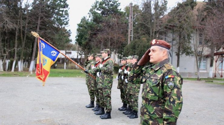 Generalul Dorin Toma a trecut în rezervă, dar nu înainte de a trage un semnal de alarmă: „După patru ani de război în Ucraina, soldatul român nu are nici bocanci şi uniformă adecvate, arme individuale moderne şi nici nu e instruit pe drone”