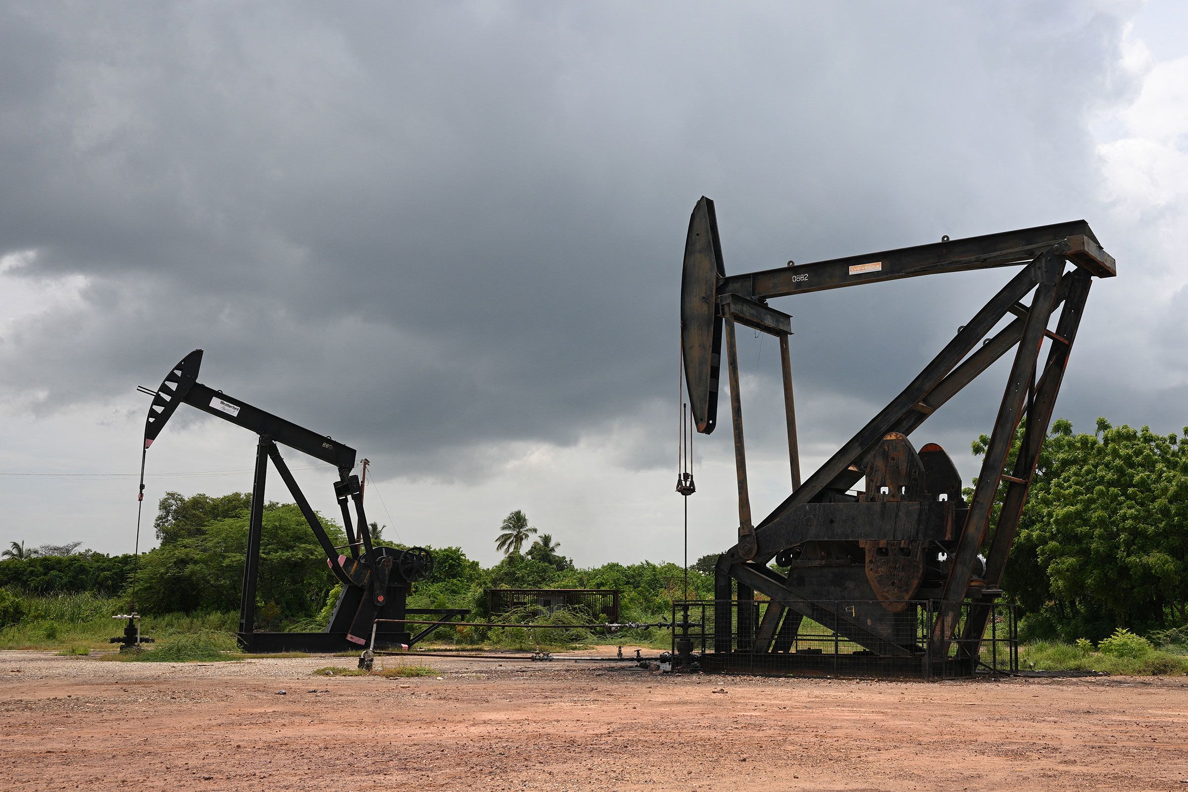 Statele Unite au finalizat prima vânzare de petrol venezuelean, în valoare de 500 de milioane de dolari. Veniturile sunt păstrate în conturi supravegheate de Administrația Trump