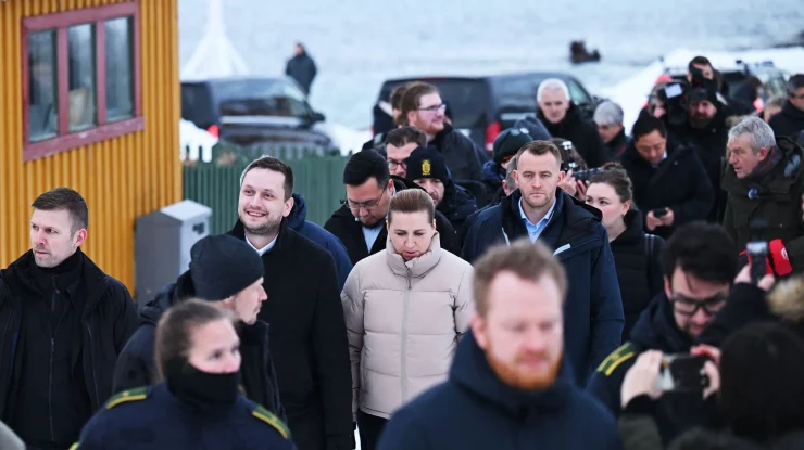 Donald Trump vrea să elimine limitele pentru prezența militară americană în Groenlanda. Negocierile oficiale au început la Washington