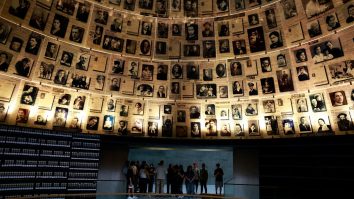 Ziua Internațională de Comemorare a Holocaustului marchează astăzi 81 de ani de la eliberarea lagărului Auschwitz-Birkenau