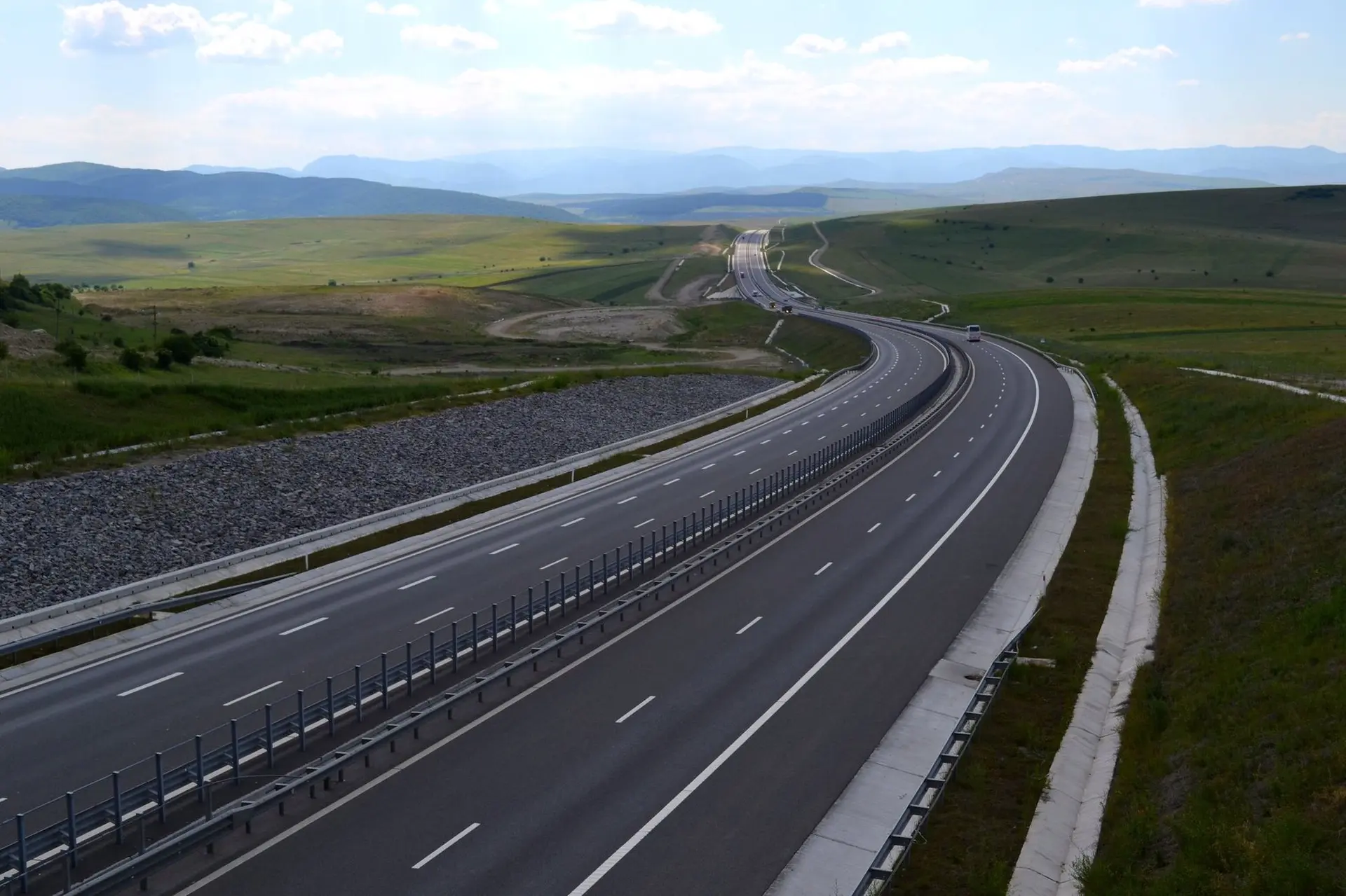 România intră în anul record al infrastructurii rutiere: 285 km de autostrăzi și drumuri expres sunt planificate în 2026