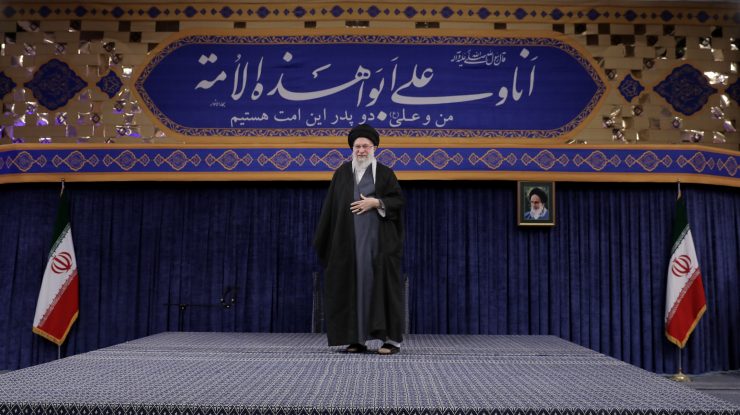 Iranul acuză oficial „agenții străini” pentru revoltele din peste 110 orașe. Ali Khamenei: „Protestatarii vor să-i facă pe plac Președintelui Trump, care are mâinile pătate cu sângele a peste 1.000 de iranieni”