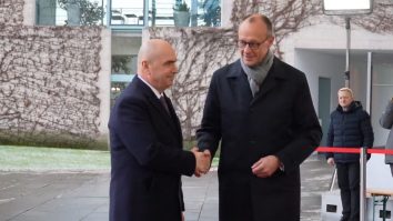 Premierul Bolojan a discutat astăzi cu cancelarul german Friedrich Merz, la Berlin: „România și Germania trebuie să colaboreze mai mult pentru securitatea Flancului Estic și a Mării Negre”