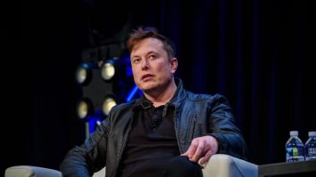 Elon Musk colaborează cu Ucraina pentru a bloca dronele Rusiei care folosesc Starlink