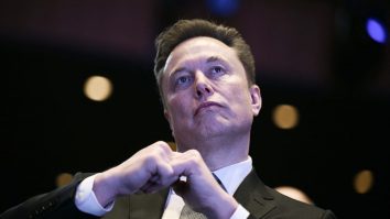 Elon Musk a început să furnizeze Starlink gratuit în Iran, după ce regimul iranian a întrerupt internetul în toată țara pe fondul protestelor violente anti-regim