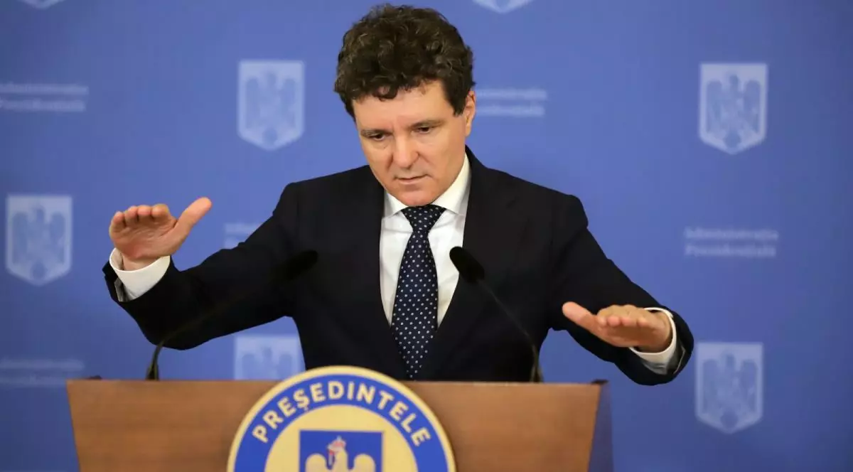 Nicușor Dan a găsit explicația pentru care nu a mers la Davos: „România nu are strategii”. Bogdan Hofbauer, editor Aleph News: „Rușinos. Calcă pe urmele lui Iohannis”