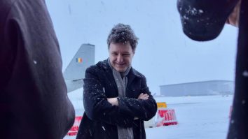 Nicușor Dan a reușit să plece din Paris cu o aeronavă Spartan, după 8 ore în care a stat blocat din cauza vremii. Cât de bune sunt aceste aeronave militare? România nu are un avion prezidențial