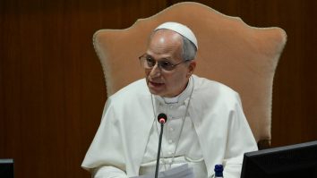 Papa Leon se declară îngrijorat de pericolul Inteligeței Aritificiale: ,,Poate fi o formă de participare la actul divin”