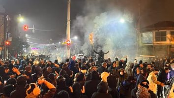 Protestele violente continuă în Iran. Manifestanții cer schimbarea regimului și incendiază clădirile guvernamentale