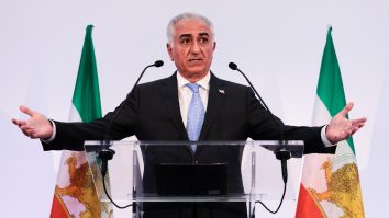Prințul exilat al Iranului, Reza Pahlavi, îl imploră pe Trump să lanseze atacul „decisiv” asupra regimului de la Teheran. Pahlavi: „Mă voi întoarce în Iran”