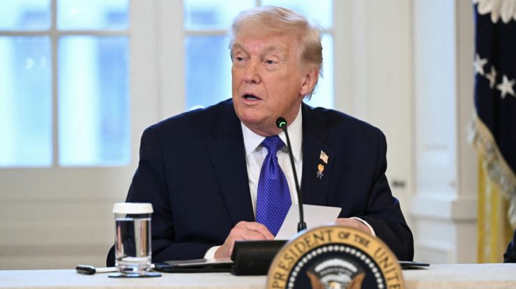 Trump anunță noi sancțiuni împotriva Iranului: „Oricine face afaceri cu Iranul va plăti 25% tarife în afacerile cu SUA”