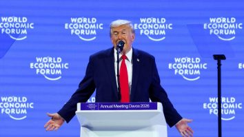 Trump a anunțat pe neașteptate că se va întâlni joi cu Zelenski la Davos, în timp ce Putin va discuta cu Witkoff la Moscova. Președintele SUA îndeamnă Ucraina și Rusia să ajungă la un acord de pace pentru a opri „baia de sânge”