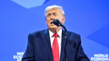 Trump denigrează din nou NATO, după Davos: „Poate ar fi trebuit să invocăm Articolul 5 și să-i obligăm pe aliați să ne apere granițele de imigranții ilegali. În Afganistan, trupele aliate au stat puțin în spate”