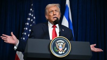 Trump lansează cel mai dur ultimatum pentru regimul din Iran: „Negociați acum sau vă așteaptă ceva mai devastator decât Operațiunea Midnight Hammer. O altă flotă masivă se îndreaptă acum spre Iran”