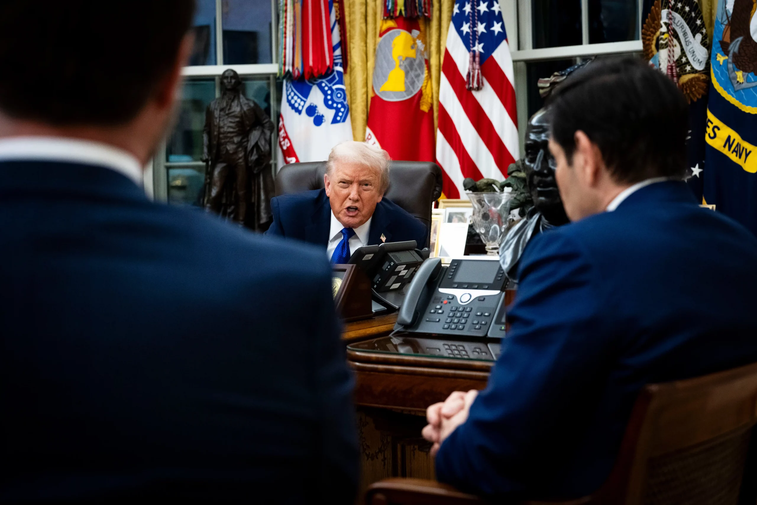 Trump publică o falsă pagină Wikipedia în care se autoproclamă „Președinte interimar al Venezuelei”