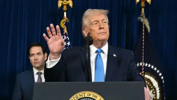 Trump a „anulat cel de‑al doilea val de atacuri” asupra Venezuelei. Statele Unite cooperează pentru „a moderniza infrastructura de petrol și gaze”