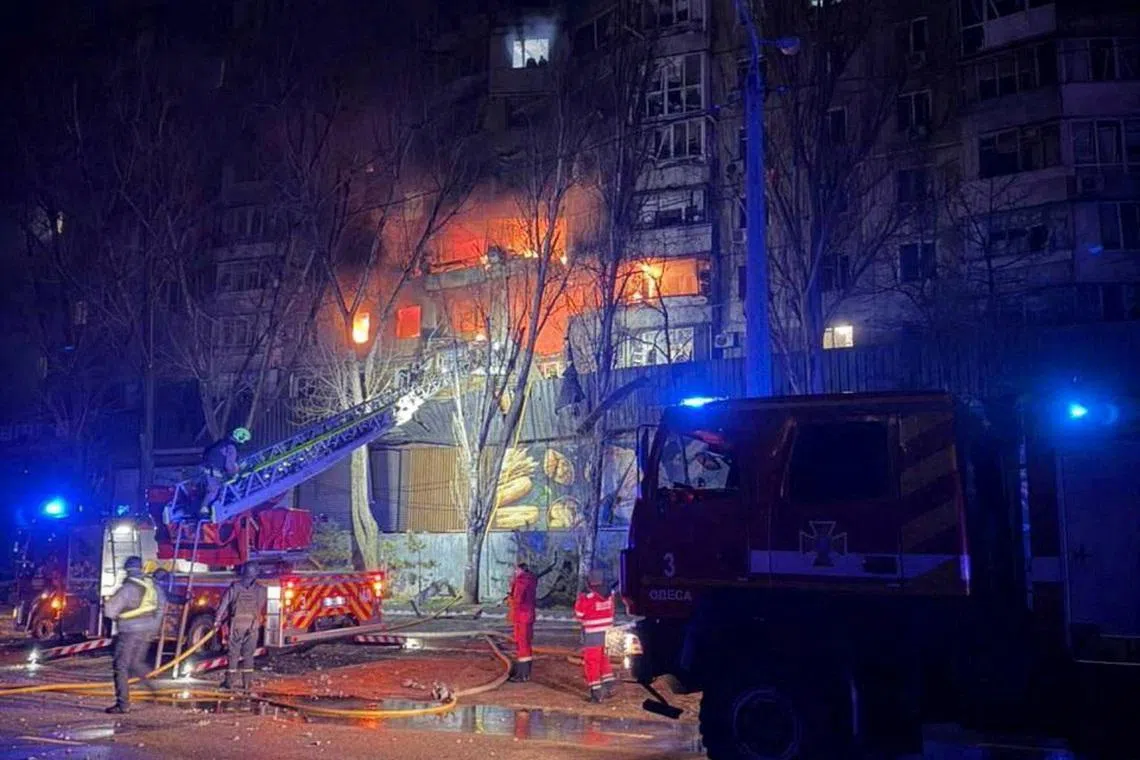 Rusia a lovit o grădiniță, o biserică și peste 120 de apartamente din Ucraina într-un val de peste 160 de drone