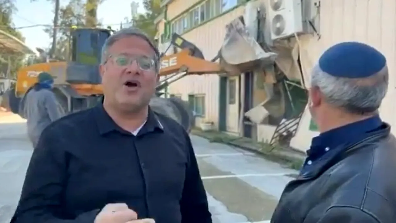 Israelul a început demolarea sediului UNRWA din estul Ierusalimului