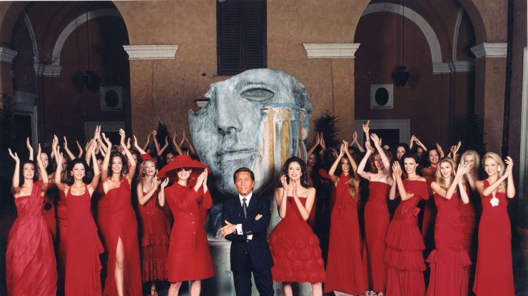 Valentino Garavani, legendarul designer vestimentar italian, a murit astăzi la 93 de ani