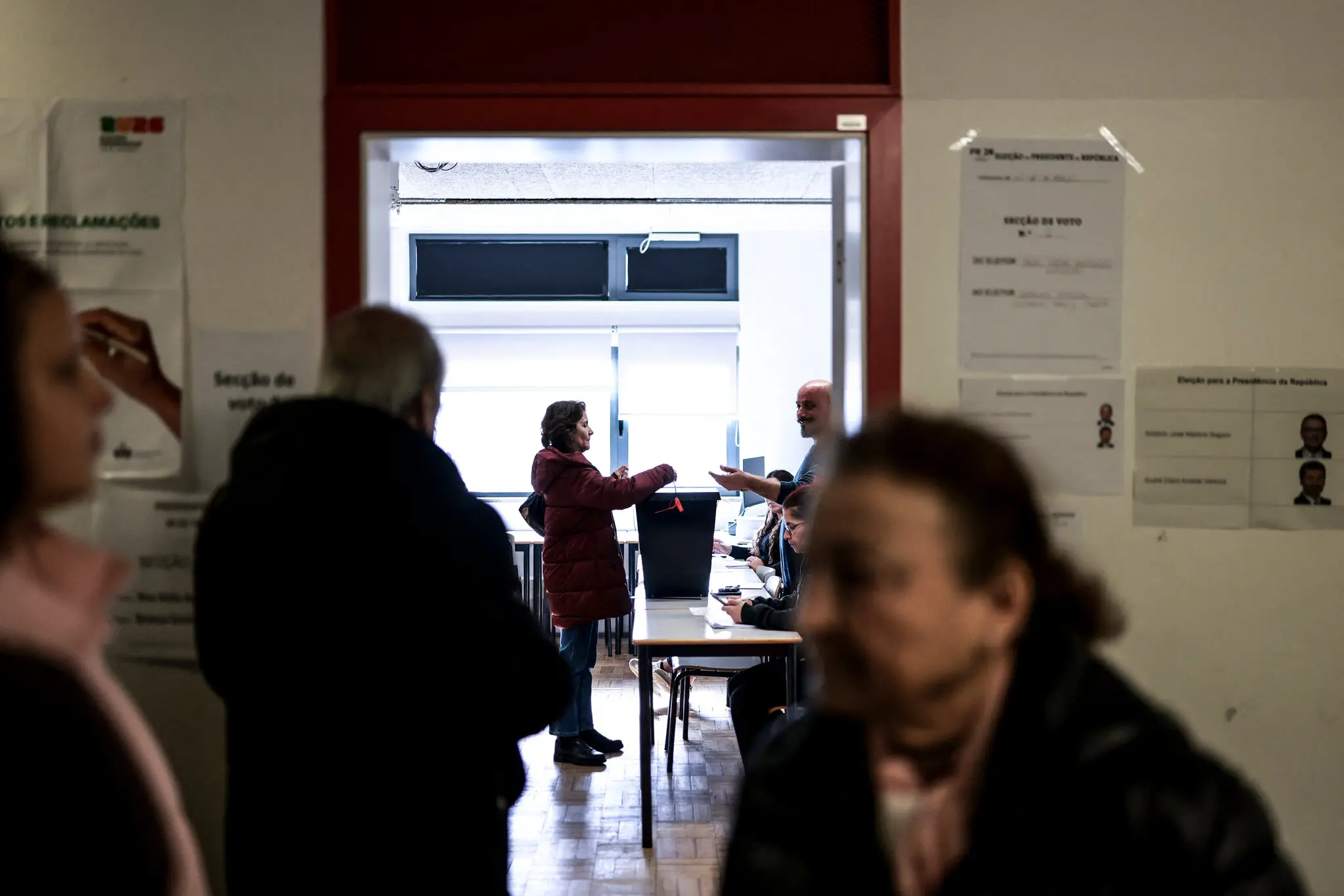 Portugalia își alege Președintele în plină stare de urgență. Țara este devastată de ploi și inundații, iar extrema dreaptă încearcă să transforme criza în avantaj electoral