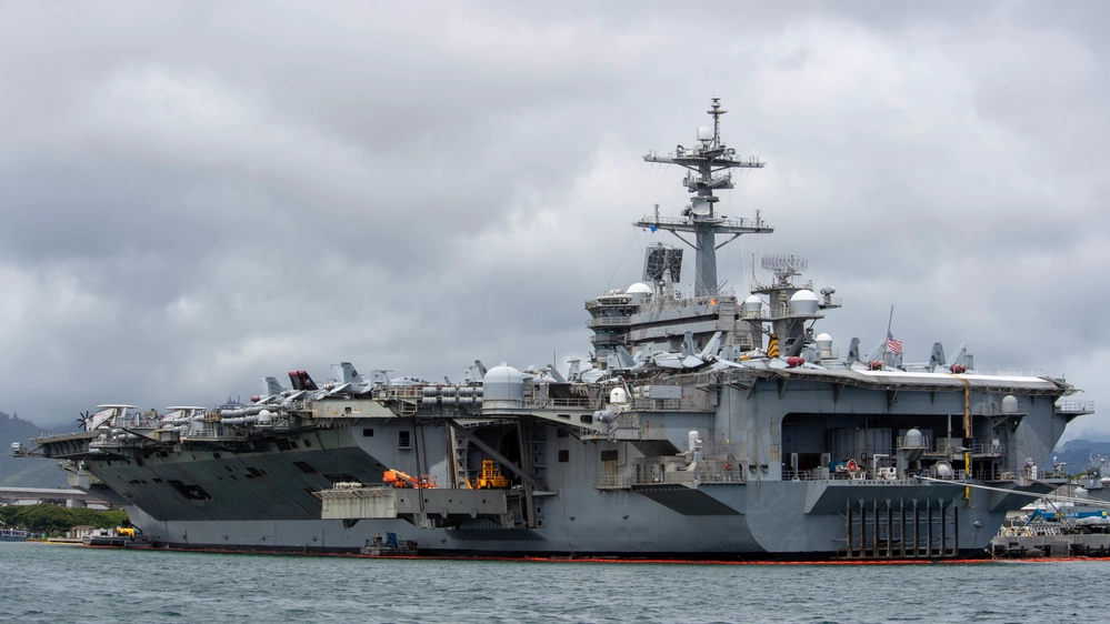 Statele Unite au doborât o dronă iraniană care se apropia de Portavionul USS Abraham Lincoln, trimis în regiune la ordinul lui Trump