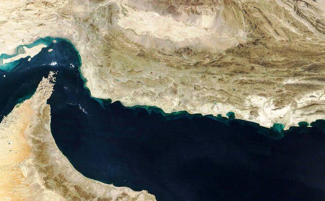 Iranul închide Strâmtoarea Ormuz în urma operațiunii lansate de SUA și Israel, anunță presa iraniană. Bloomberg: „O astfel de mișcare ar destabiliza economia globală”