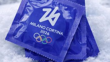 Cele 10.000 de prezervative gratuite din Satul Olimpic de la Jocurile de Iarnă s-au epuizat în trei zile: „Ni s-a promis că vor mai sosi, dar cine știe când”