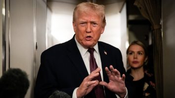 Prețul petrolului a depășit 100 de dolari pe baril pentru prima dată din 2022, pe fondul conflictului din Orientul Mijlociu. Donald Trump spune că scumpirea este „un preț mic pentru pacea Statelor Unite și a lumii”