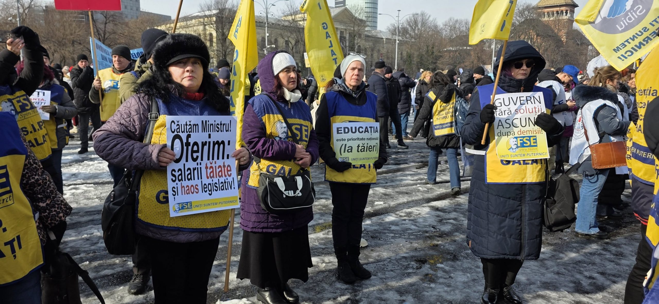500 de profesori au protestat astăzi la Palatul Cotroceni. Sindicatele din Educație i-au transmis lui Nicușor Dan o scrisoare deschisă: „Școală săracă – Țară needucată”