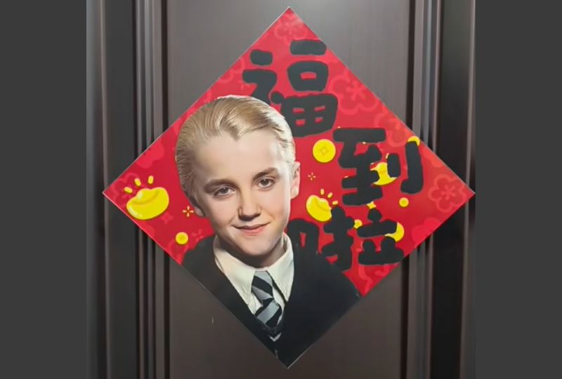 Draco Malfoy devine un simbol de Anul Nou Chinezesc. Pe Weibo, fanii distribuie poze cu mesajul „pentru noroc”