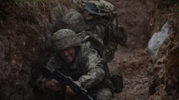 Bloomberg: Rusia va abandona discuţiile de pace, dacă Ucraina nu cedează Donbasul. Kremlinul ar fi de acord să renunţe la cererea de reducere a armatei ucrainene, dar nu va accepta trupe occidentale în Ucraina