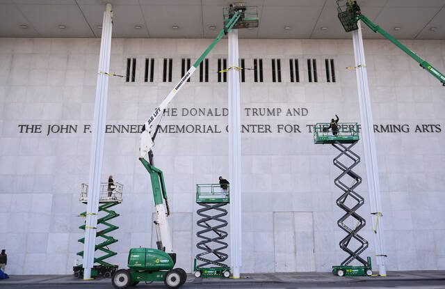 Kennedy Center se va închide timp de doi ani pentru lucrări de renovare, anunță Trump. Mai mulți artiști au decis să nu mai susțină spectacole acolo, după ce Trump și-a adăugat numele pe clădire