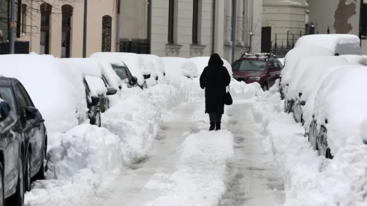 ANM avertizează asupra viscolului și poleiului în București. Stratul de zăpadă va ajunge până la 15 cm în următoarele 48 de ore