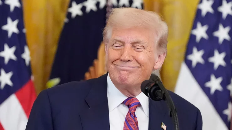 Trump îi sfidează din nou pe liderii europeni. Președintele american a publicat o hartă în care Groenlanda, Canada și Venezuela sunt anexate SUA