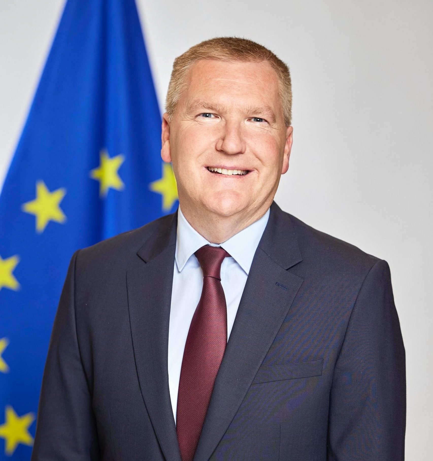Comisarul european pentru Democrație, Justiție și Stat de Drept vine astăzi la București. Michael McGrath se va întâlni cu Radu Marinescu și Oana Țoiu. Comisia Europeană pregătește Raportul anual privind statul de drept în UE