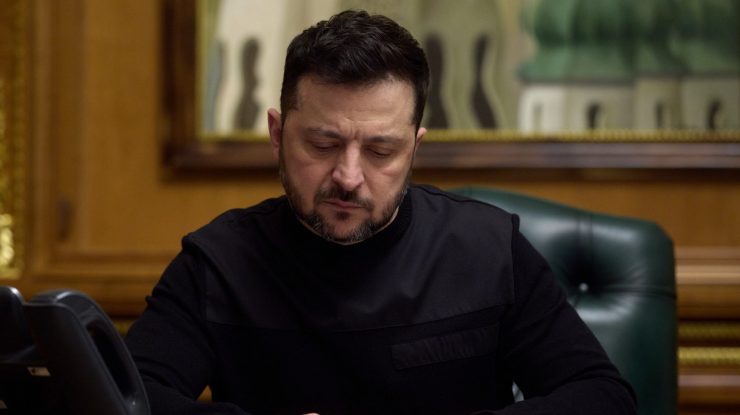 Volodimir Zelenski a anunțat că a avut o convorbire telefonică cu Donald Trump. Președintele ucrainean a spus că echipele celor două părți „lucrează intens”