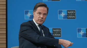 NATO anunță că „urmărește îndeaproape” conflictul din Orientul Mijlociu