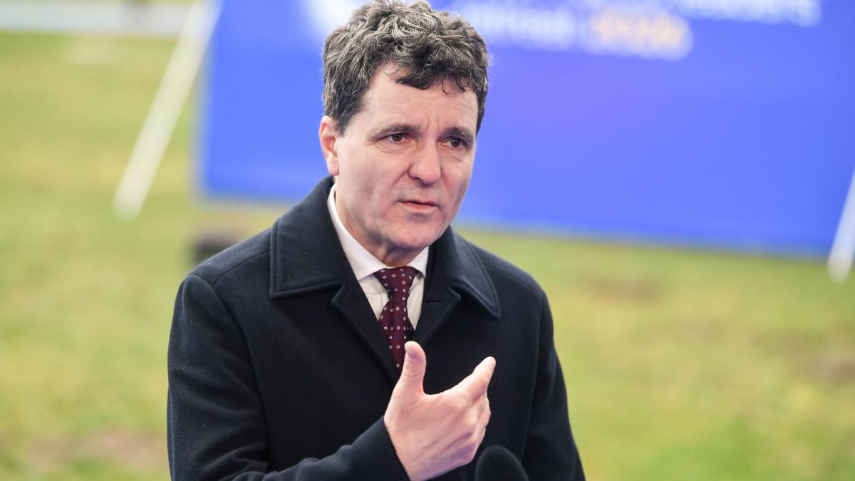 Nicușor Dan lipsește și de la Conferința de Securitate de la München. Florin Jipa: „Trump lucrează într-o zi mai mult decât Nicușor în 3 luni. Președintele României n-a rezolvat nicio problemă pe plan intern de când a preluat mandatul”