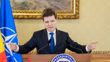 Sondaj CURS. Nicușor Dan este evaluat negativ de 63% dintre respondenți, iar Ilie Bolojan de 74% dintre respondenți. 75% consideră că România se îndreaptă într-o direcție greșită