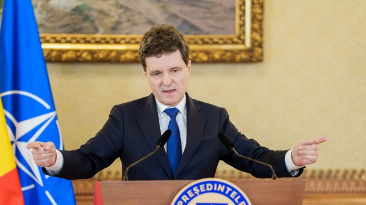 Sondaj CURS. Nicușor Dan este evaluat negativ de 63% dintre respondenți, iar Ilie Bolojan de 74% dintre respondenți. 75% consideră că România se îndreaptă într-o direcție greșită