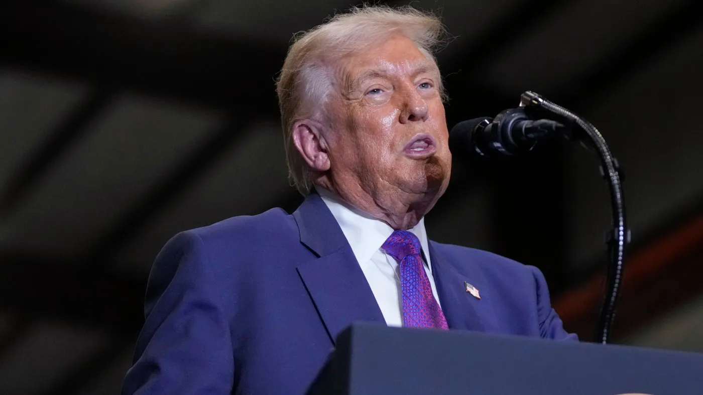 Donald Trump anunță o nouă taxă globală de 10% „pe lângă tarifele normale”, în ciuda deciziei Curții Supreme