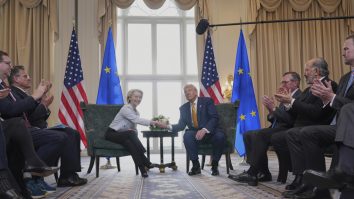 Uniunea Europeană cere Statelor Unite să respecte acordul comercial din 2025, după ce Trump a anunțat noi tarife globale: „Un deal este un deal”