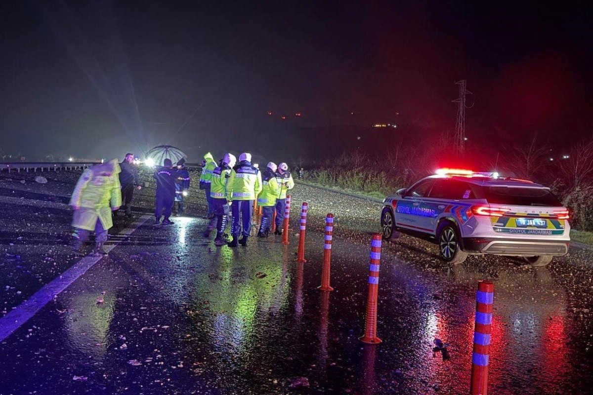 Un avion F-16 s-a prăbușit în Turcia. Pilotul a murit după o explozie violentă pe autostrada Istanbul-Izmir
