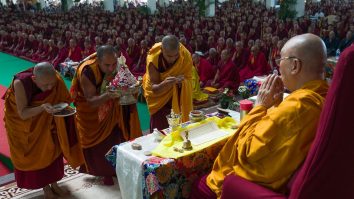 O imagine pe care n-ar fi recomandat s-o vadă Donald Trump Rinpoche