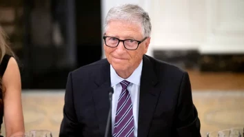 Bill Gates „și-a asumat responsabilitatea pentru acțiunile sale” și a vorbit despre legăturile sale cu Jeffrey Epstein. WSJ scrie că miliardarul a recunoscut că a avut două relații extraconjugale